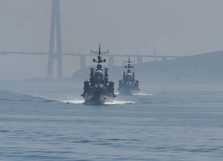 Ракетные катера ТОФ отработали учебно-боевые задачи в Японском море