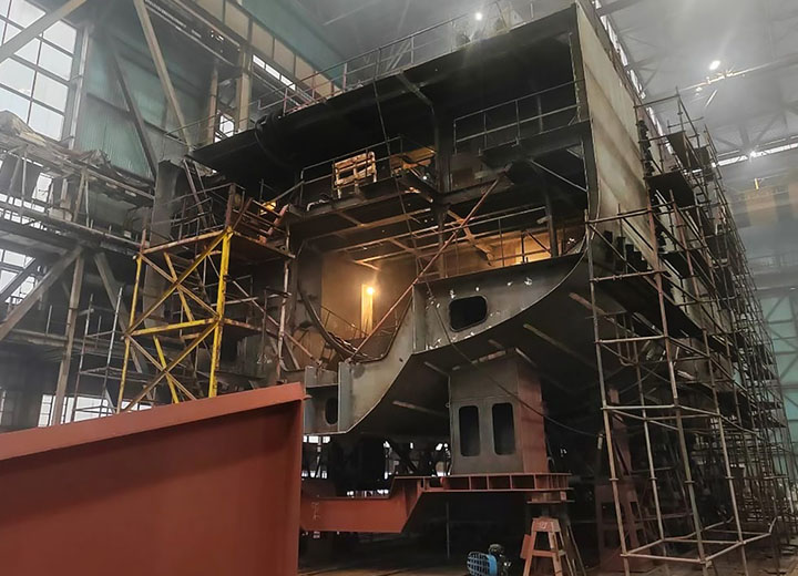 На краболовах-живовозах «Белуха» и «Кашалот» формируются ледостойкие судовые корпуса