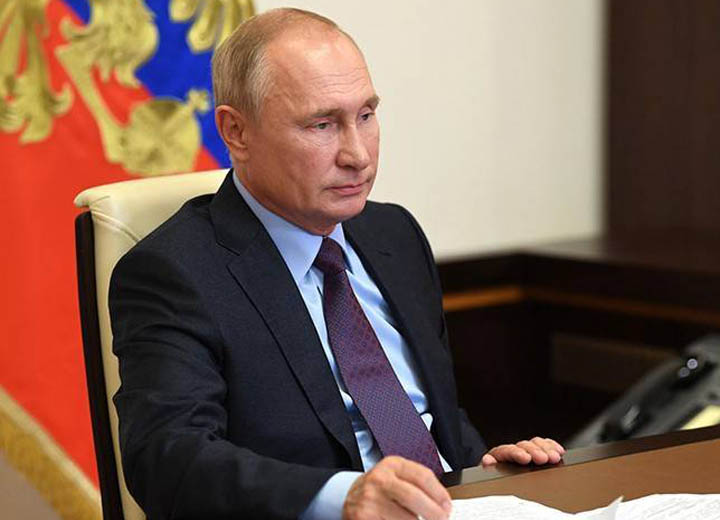Владимир Путин: поступающие в войска РФ вооружения и техника не уступают зарубежным аналогам