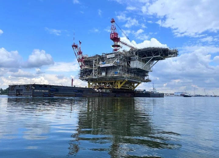 ООО «Кливер» спустило на воду морскую ледостойкую стационарную платформу для НК «Лукойл»