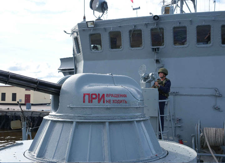 В учении Балтфлота по борьбе с безэкипажными катерами приняли участие свыше 15 кораблей и катеров