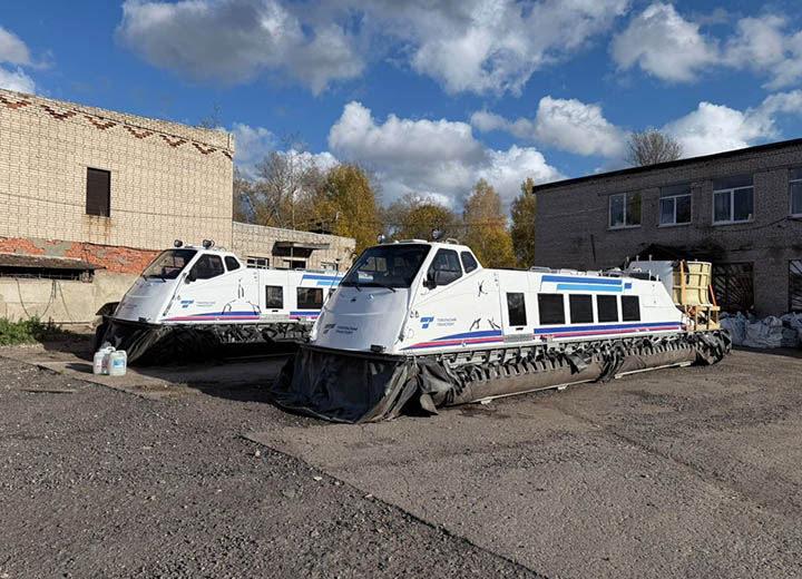 Судоверфь "Парма" отгрузила в Тобольск два СВП "Нептун 23"