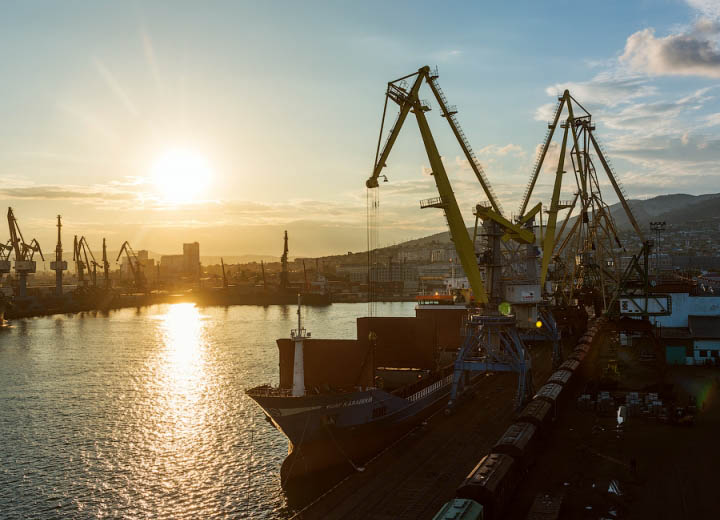 Грузооборот морских портов России за восемь месяцев 2022 года вырос на 0,1% до 553,3 млн тонн