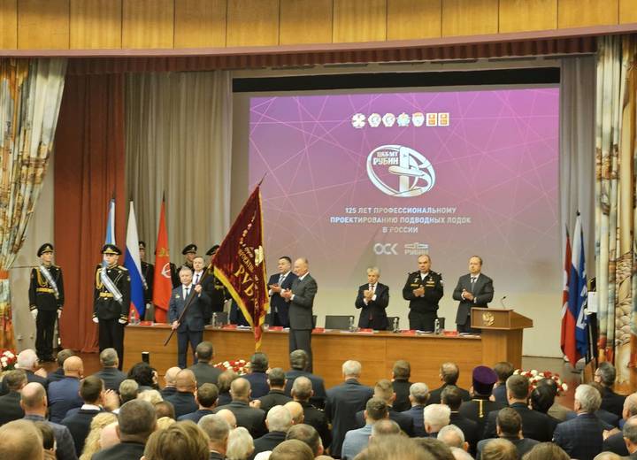 Помощник Президента России, председатель Морской коллегии РФ Николай Патрушев вручил коллективу конструкторского бюро «Рубин» орден Александра Невского