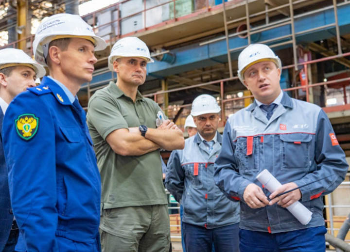 Представитель Генпрокуратуры ознакомился с работой Амурского судостроительного завода ОСК