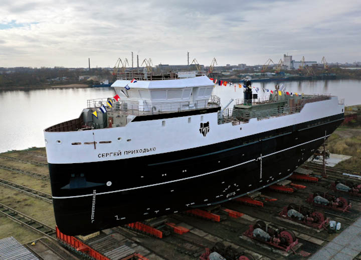 В Рыбинске спустили на воду названный в честь экс-вице-премьера РФ Приходько краболов
