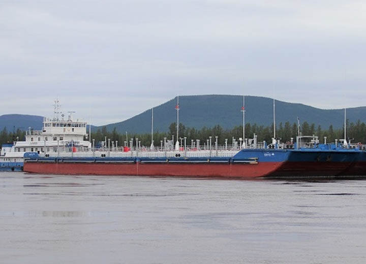 Самусьский ССЗ спустил на воду первую из серии баржу, построенную для Енисейского пароходства