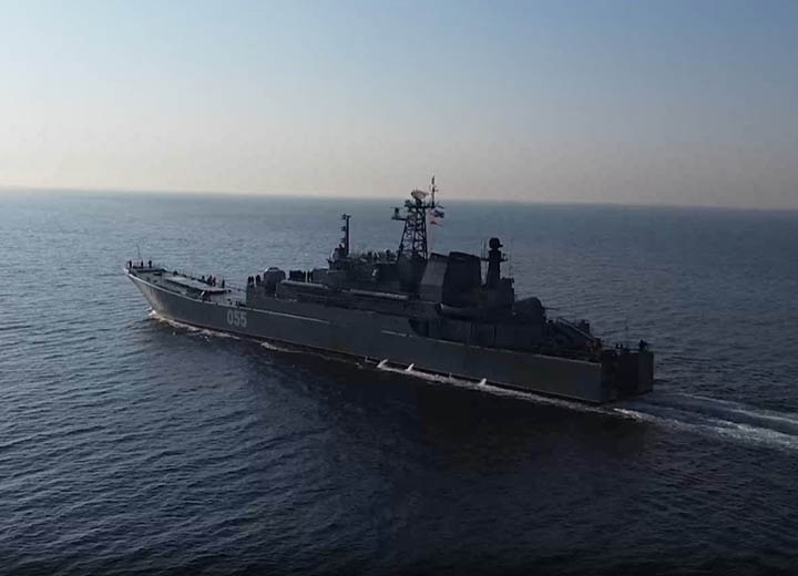 Корабль ТОФ «Адмирал Невельской» провел комплексное учение в Японском море