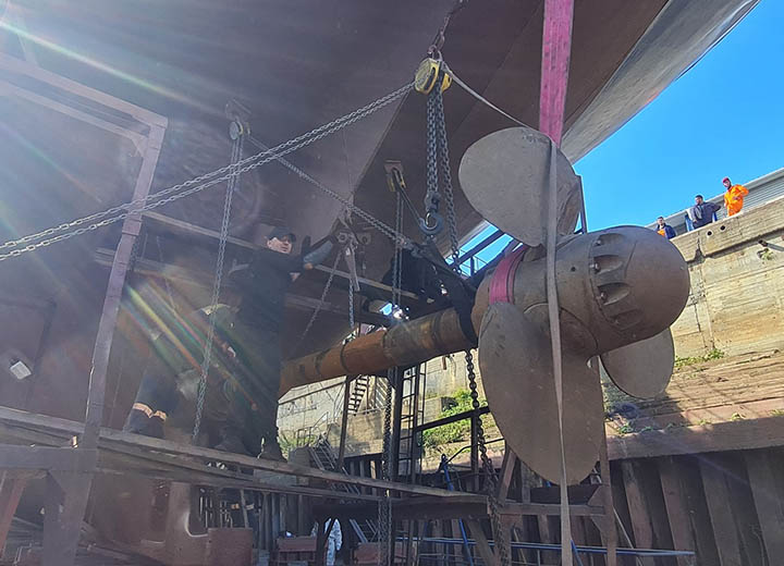 Архангельская РЭБ флота завершила капитальный ремонт спасательного буксира «Атрия» за полгода