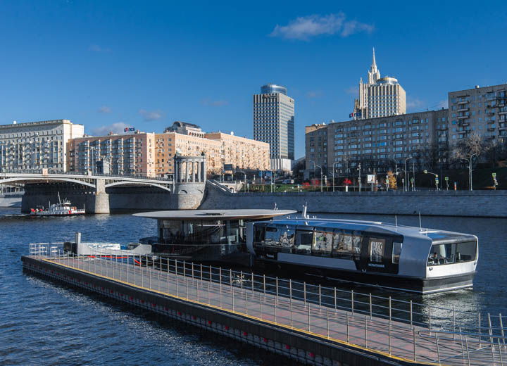 Сергей Собянин совершил тестовую поездку на новом электросудне, предназначенном для перевозок по Москве-реке