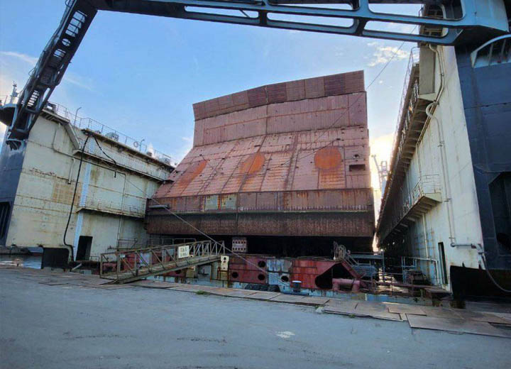 На ПСЗ «Янтарь» поставлена в док центральная часть ЛСП, которую строит ЮЦСС на мощностях завода