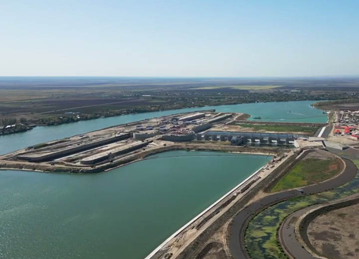 На Багаевском гидроузле готовят к запуску во временную эксплуатацию судоходный шлюз и водосбросную плотину