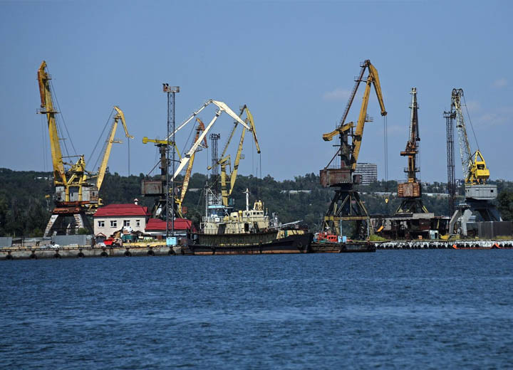 В порту Мариуполь идет подготовка к восстановлению работы систем и объектов безопасности мореплавания