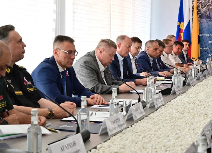 Помощник Президента России, председатель Морской коллегии РФ Николай Патрушев провел в Новороссийске совещание по вопросам реализации национальной морской политики в приморских территориях Азово-Черноморского региона