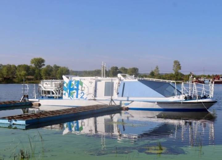 "Экобалт" с силовой установкой на водородных элементах стал премьерой дня на форуме "Нева-2025"