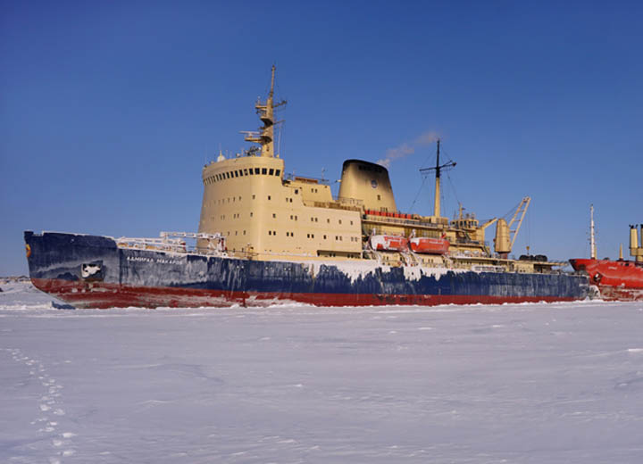 Ледокол «Адмирал Макаров» завершил арктическую вахту и вернулся в порт приписки
