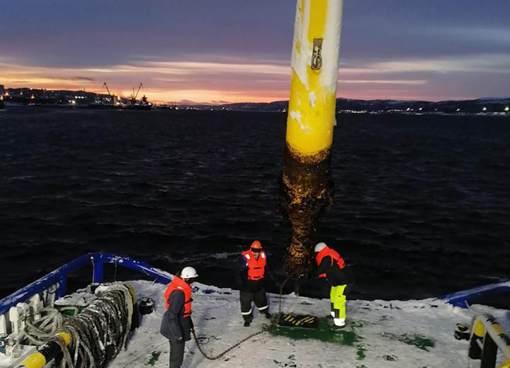 В морском порту Мурманск завершены работы по обслуживанию ограждающих акваторию ФГУП «Атомфлот» буев