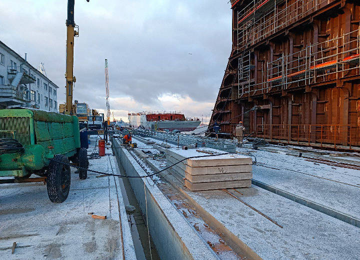 На ПСЗ «Янтарь» завершена забивка свай под крановые балки реконструируемой набережной №5