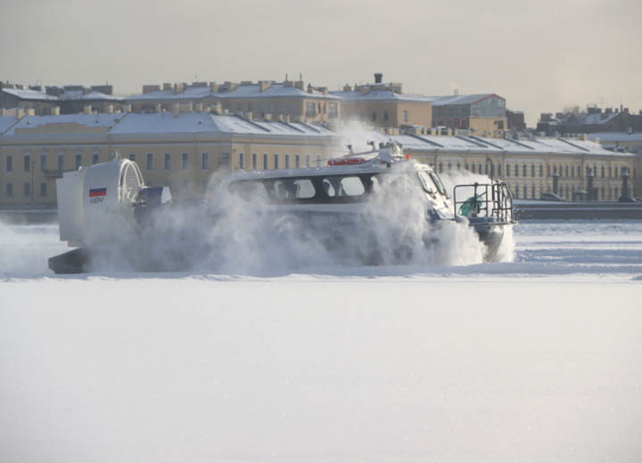 Пассажирские суда на воздушной подушке вновь выйдут на лёд Невы
