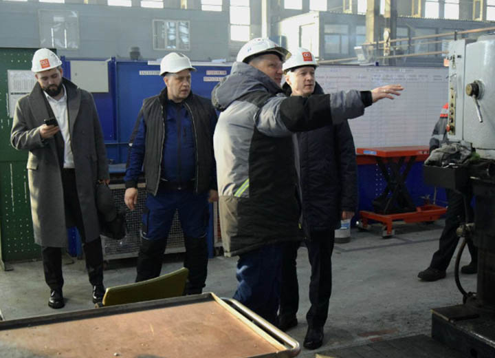 Альберт Каримов ознакомился с ходом постройки танкеров на Невском ССЗ