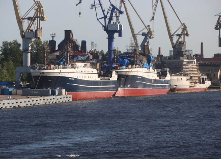 ОСК оснастит строящиеся промысловые суда спутниковыми системами "Гонец"