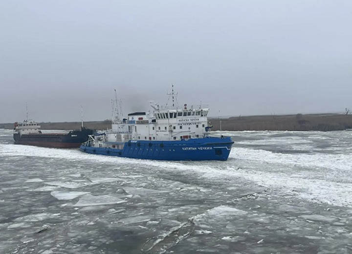 В портах Астрахань и Оля завершился период ледокольной проводки судов