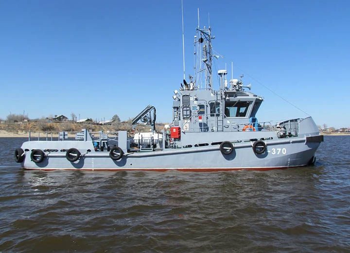 На новом рейдовом буксире РБ-2256 проекта 705БМ впервые подняли флаг вспомогательного флота ВМФ России