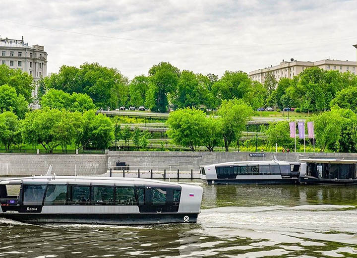 В Москве начали готовить к зиме речные электросуда и плавучие причалы