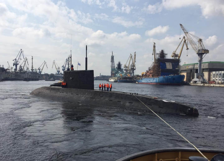 Новейшая подлодка "Магадан" готовится к переходу из Кронштадта во Владивосток
