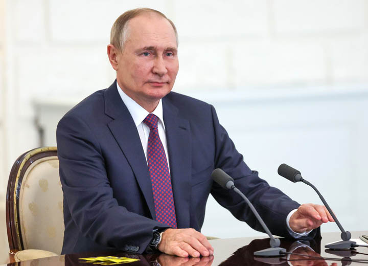 Владимир Путин поручил рассмотреть использование судов "Росгеологии" для туризма на Дальнем Востоке