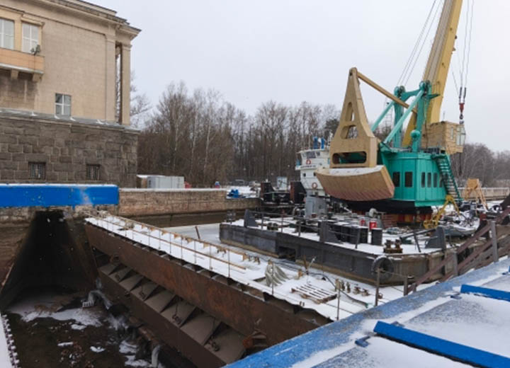 На гидроузле № 4 Яхромского РГС (канал им. Москвы) приступили к ремонту подводного оборудования