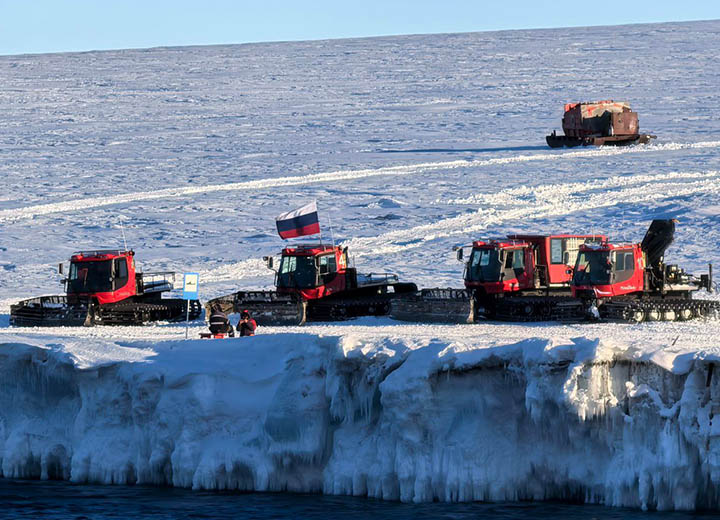 НЭС «Академик Федоров» доставило на станцию Новолазаревская новый зимовочный состав полярников