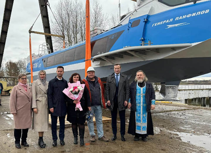 Состоялся спуск на воду третьего судна на подводных крыльях "Валдай 45Р" для Саратовской области