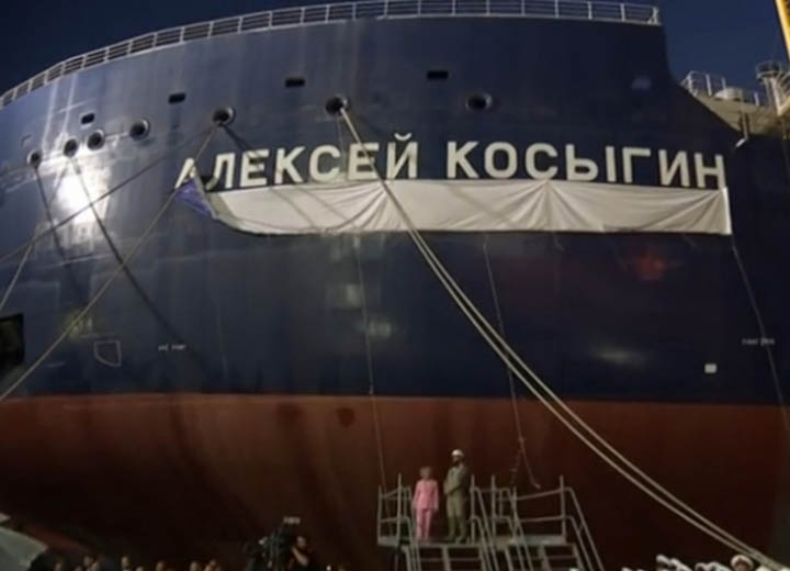 Пилотный газовоз "Алексей Косыгин" проходит третий этап ходовых испытаний