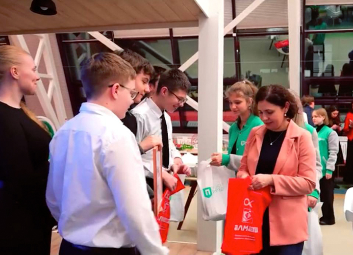 Окунулись в профессию: петербургские школьники, обучающиеся основам судостроения благодаря КБ ОСК «Алмаз», защитили собственные проекты