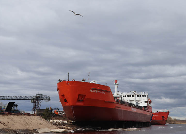 Со слипа Архангельской РЭБ флота после ремонта спущен танкер «Ленанефть-2068» Хатангского МТП