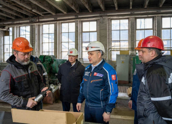 Работники ПСЗ "Янтарь" получили новую пневматическую режущую машину