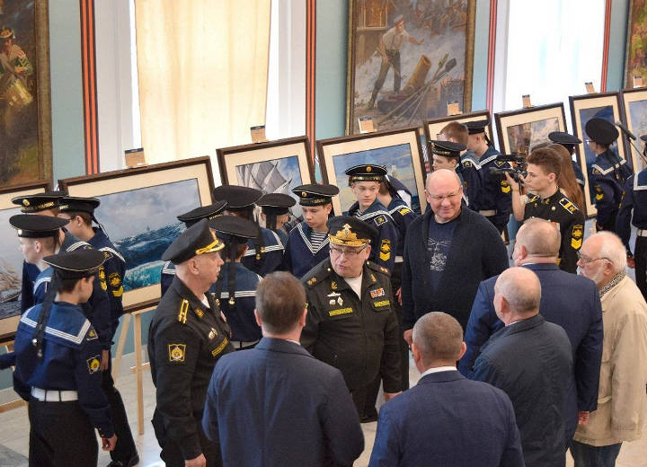 В канун Дня Военно-Морского Флота учредители Фонда «Морское фотографическое собрание» передали в дар Главному командованию ВМФ две фотовыставки