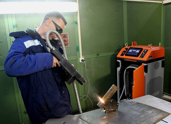 ПСЗ «Янтарь» испытал инновационный аппарат лазерной очистки металла