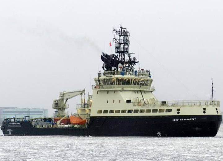 Застрявший во льдах на Чукотке теплоход «Мария» выведен на чистую воду