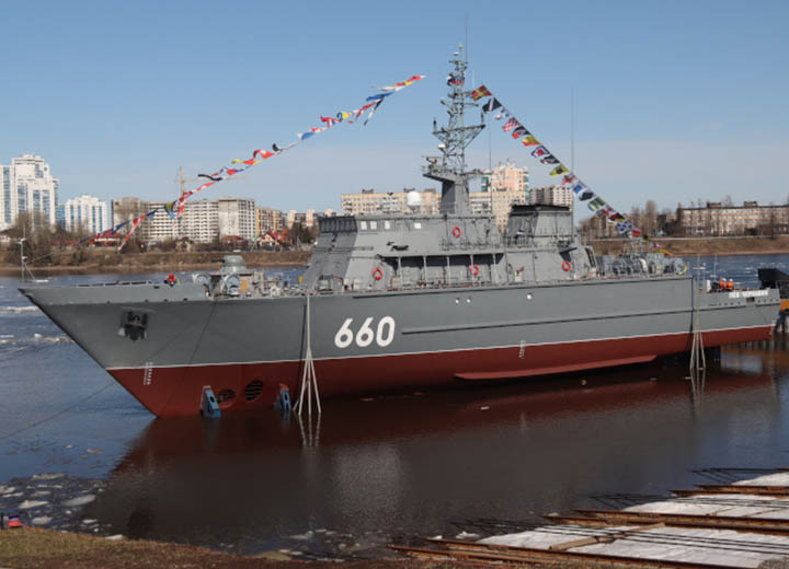 Корабль противоминной обороны "Лев Чернавин" приступил к переходу из Кронштадта в Балтийск
