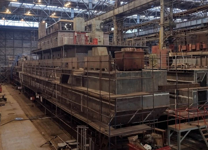 Корабелы ХСЗ продолжают строительство земснаряда "Амурский-203"