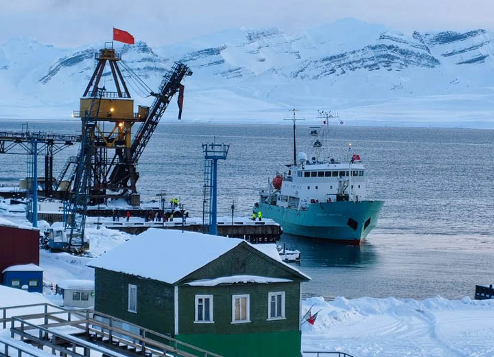 НИС «Профессор Молчанов» прибыло в Баренцбург в рамках первого пассажирского рейса в 2026 году